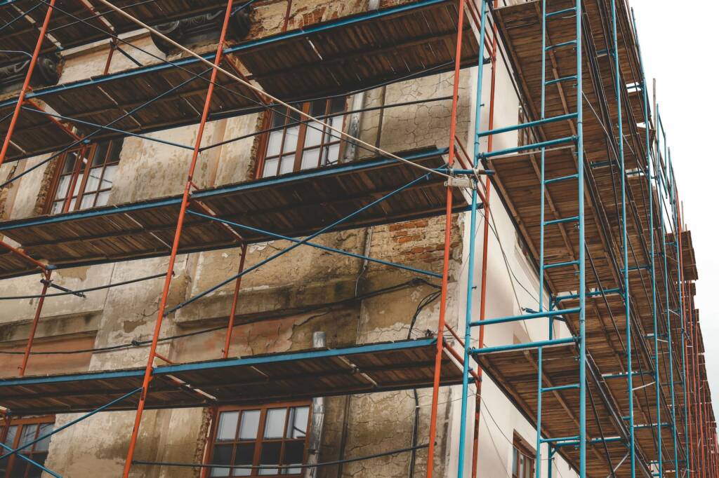 ADOBESTOCK_802123119 | Zamolo Claude et fils Rénovation de façade ancienne : quelles méthodes douces pour préserver la pierre sans l’abîmer ? Erstein 0